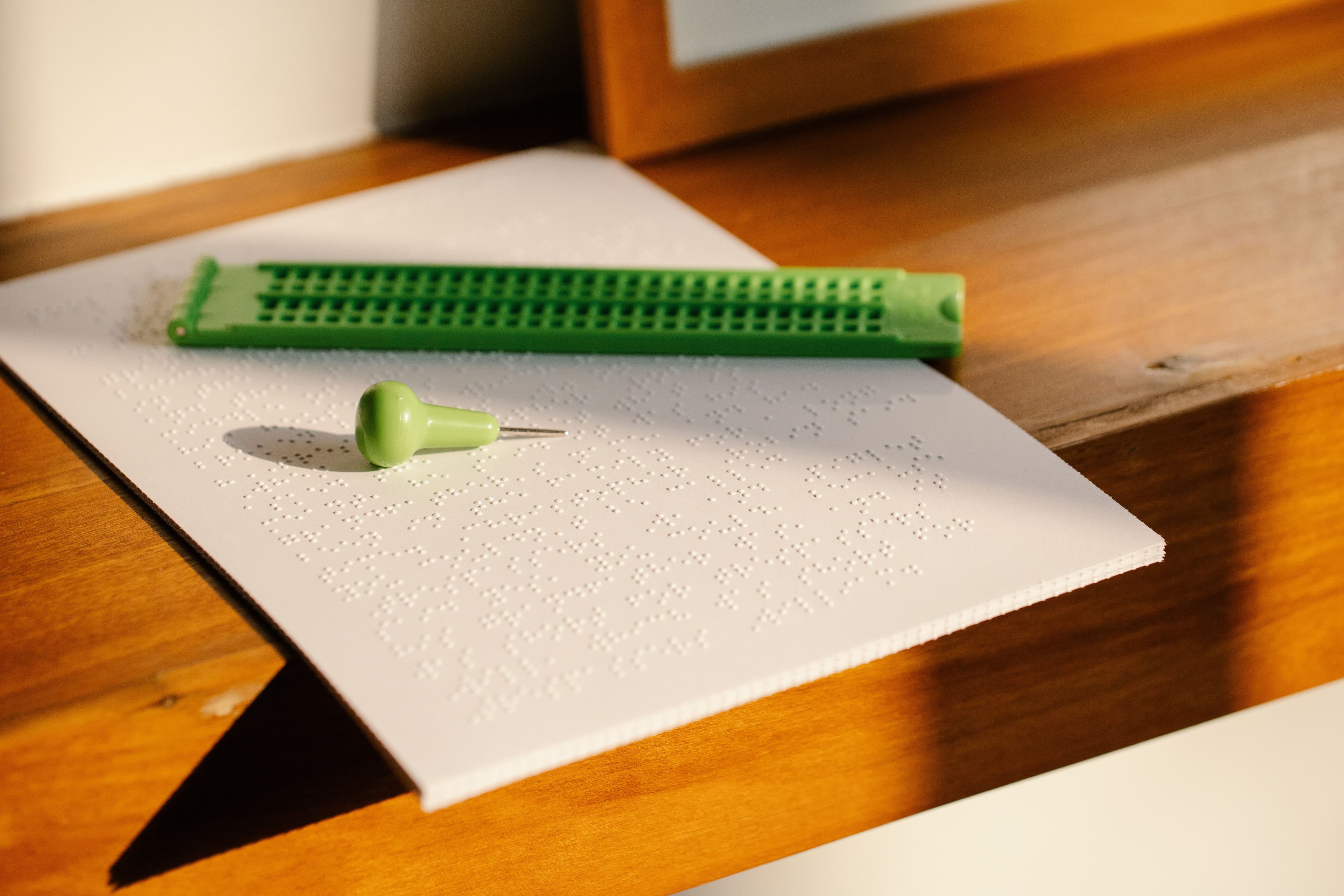 Desk Embosser, A4, Medium Impression
